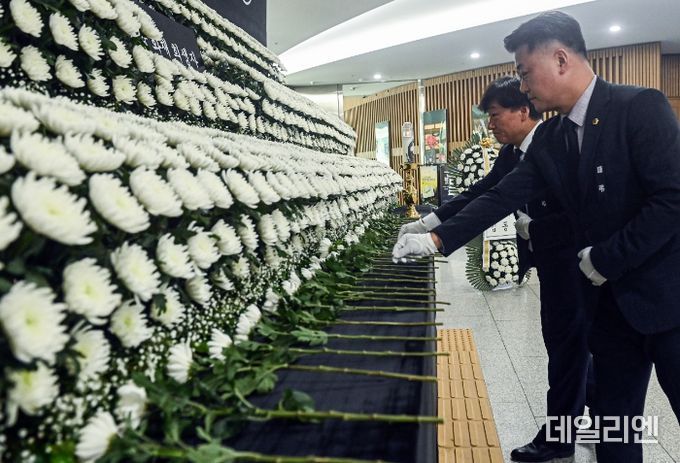 화성공장 화재 희생자 합동분향소 조문
