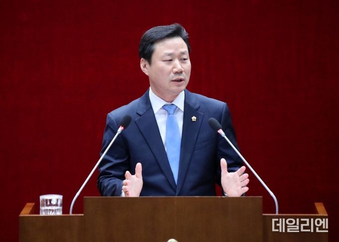 성남시의회 더불어민주당 이준배 대표의원, 첫 교섭단체 대표연설
