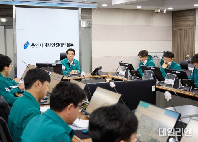 용인특례시의회 도시건설위원회, 재난안전상황실 찾아 “신속한 상황 전파와 신속한 대응으로 집중 호우 피해 최소화 당부”