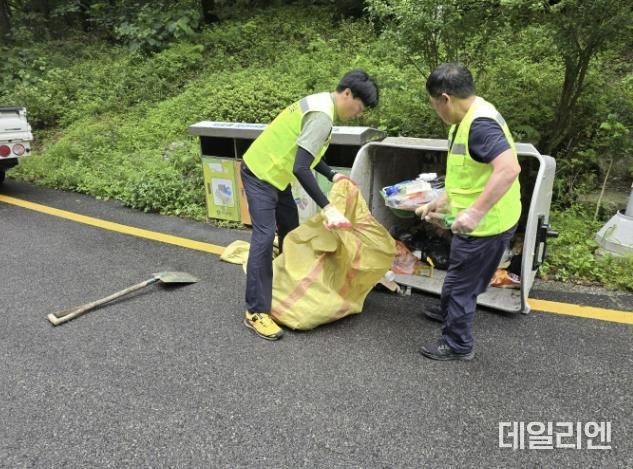 쓰레기 수거 사진