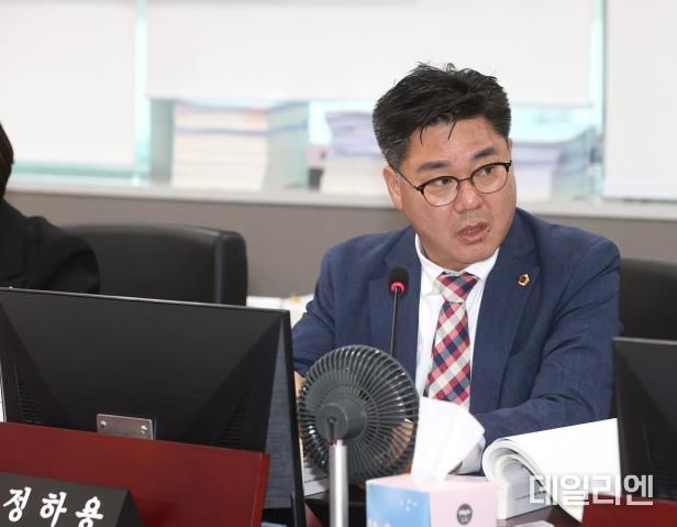 경기도의회 정하용 의원, 행감 엉터리 자료 제출 질타