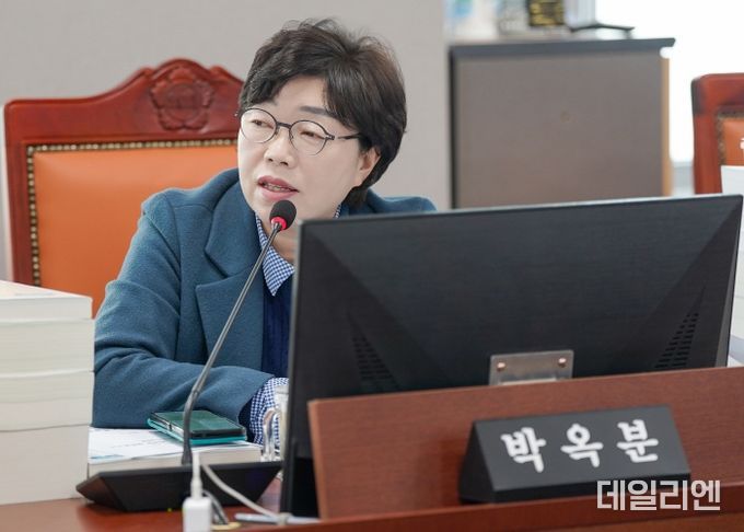 경기도의회 건설교통위원회 박옥분 의원(더불어민주당, 수원2)
