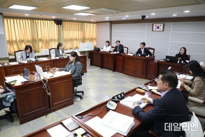수원특례시의회 보건복지위원회, 복지여성국 소관부서 행정사무감사 진행