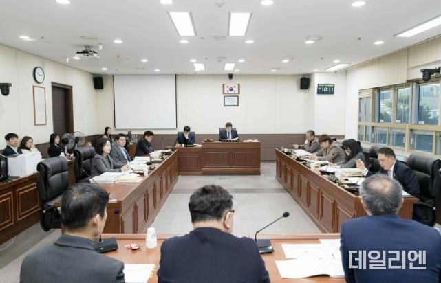 용인특례시의회 자치행정위원회, 행정사무감사 7일차-용인도시공사, 용인시자원봉사센터, 용인시정연구원 행정사무감사 실시