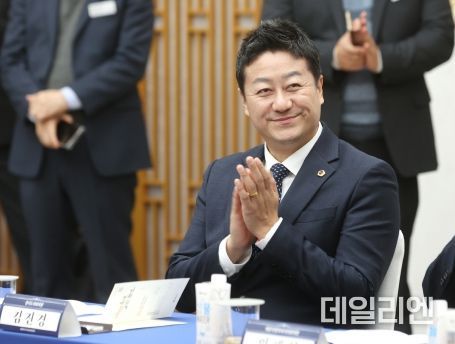 김진경 경기도의장, ‘3급 직제 신설’ 등 지방의회 주요 발전방안 논의
