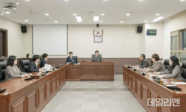 용인특례시의회 자치행정위원회, 2024년도 행정사무감사 마무리하며 강평 실시