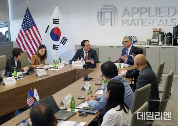 지난 9월 9일 이권재 오산시장이 미국 서니베일 어플라이드 머티어리얼즈서 투자유치 설명회를 진행하고 있다.